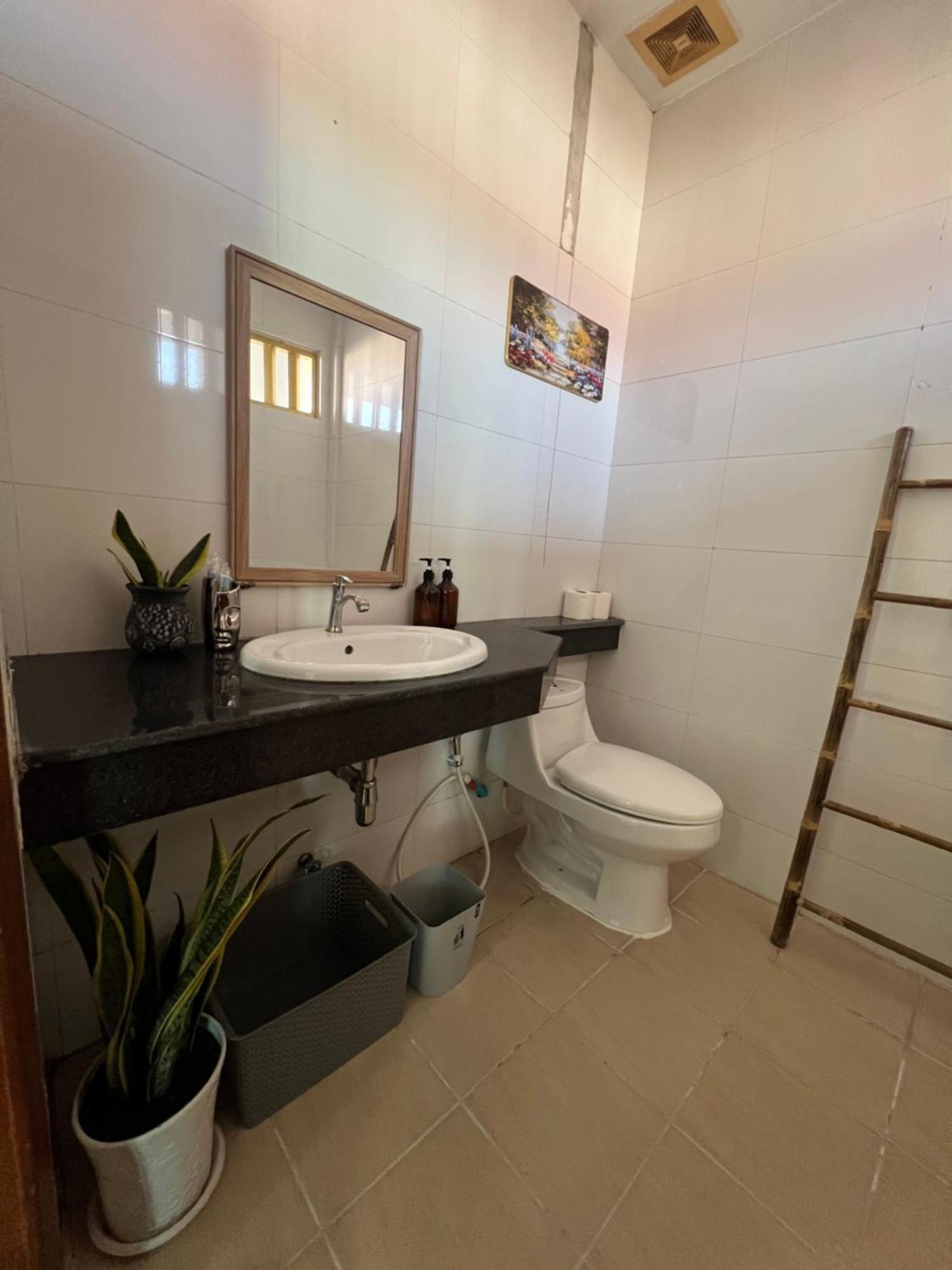 D32 Homestay Near Airport Behind Brown Coffee Airport พนมเปญ ภายนอก รูปภาพ