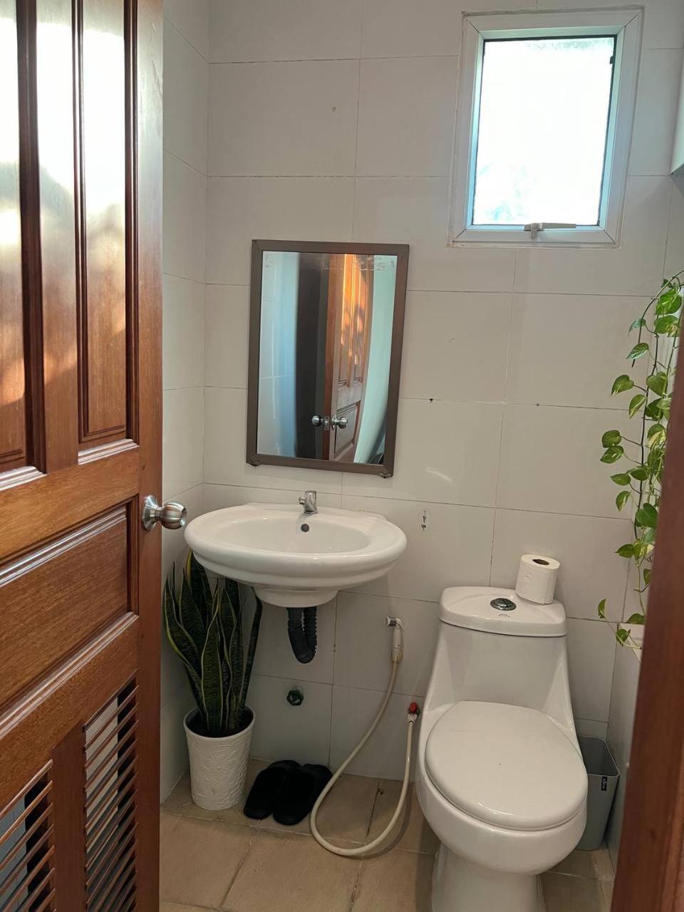 D32 Homestay Near Airport Behind Brown Coffee Airport พนมเปญ ภายนอก รูปภาพ